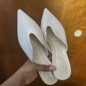 Ivory Leather Pointy Toe Mule Heel